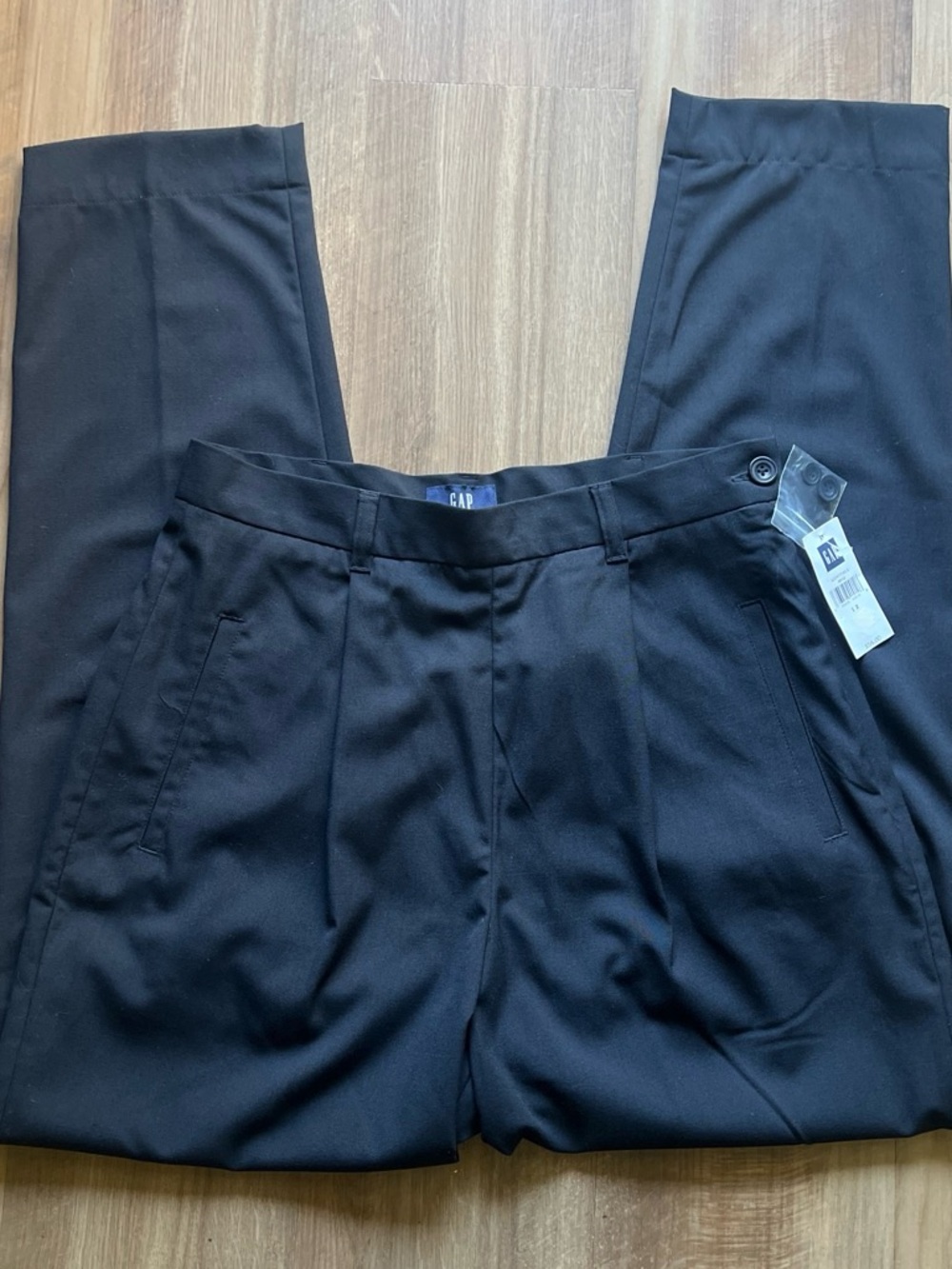 GAP Women’s Black Pleated Dress Trousers